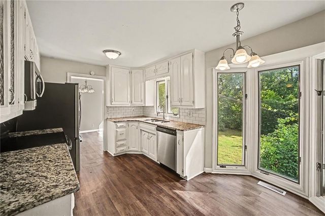 6005 Laurel Avenue, Raytown, MO 64133