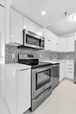 20515 E Country Club Dr 2242, Aventura, FL 33180