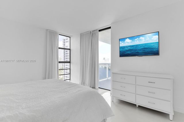 20515 E Country Club Dr 2242, Aventura, FL 33180