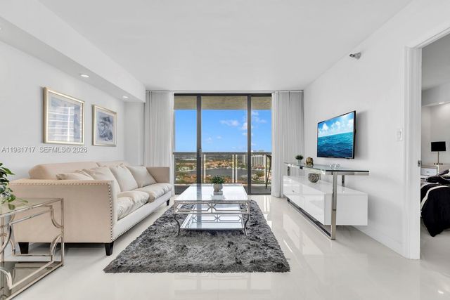 20515 E Country Club Dr 2242, Aventura, FL 33180