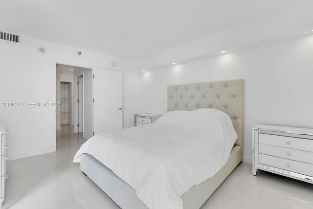 20515 E Country Club Dr 2242, Aventura, FL 33180