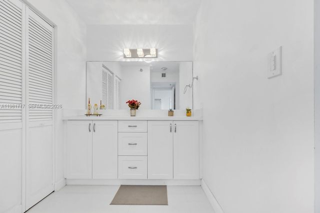 20515 E Country Club Dr 2242, Aventura, FL 33180