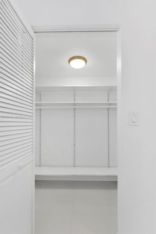 20515 E Country Club Dr 2242, Aventura, FL 33180