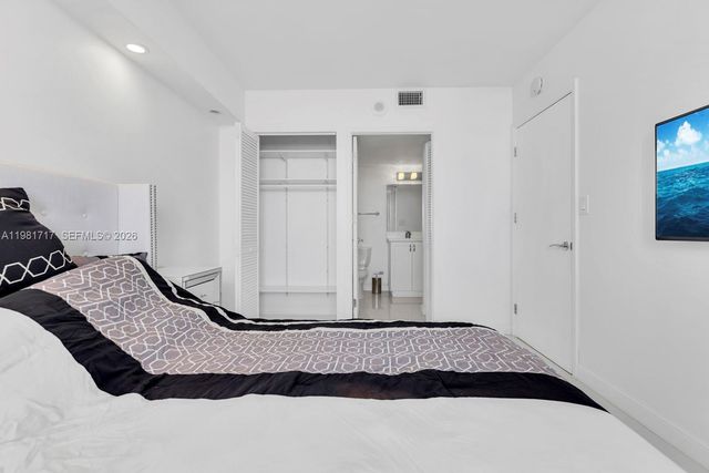 20515 E Country Club Dr 2242, Aventura, FL 33180