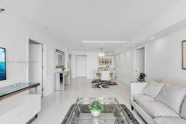 20515 E Country Club Dr 2242, Aventura, FL 33180