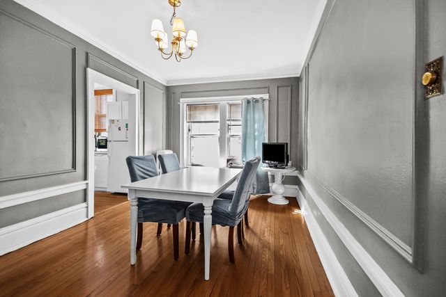 212 N Oak Park Avenue 2EE, Oak Park, IL 60302