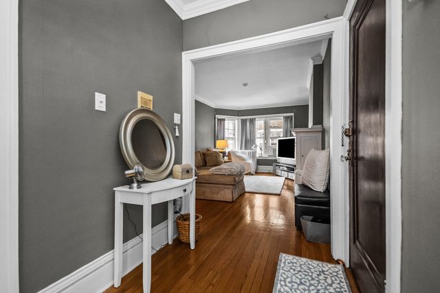 212 N Oak Park Avenue 2EE, Oak Park, IL 60302