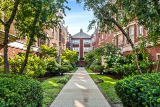 212 N Oak Park Avenue 2EE, Oak Park, IL 60302