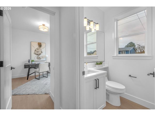 6491 Se RAMONA St A, Portland, OR 97206