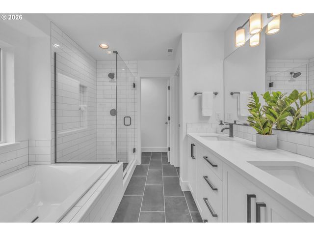 6491 Se RAMONA St A, Portland, OR 97206