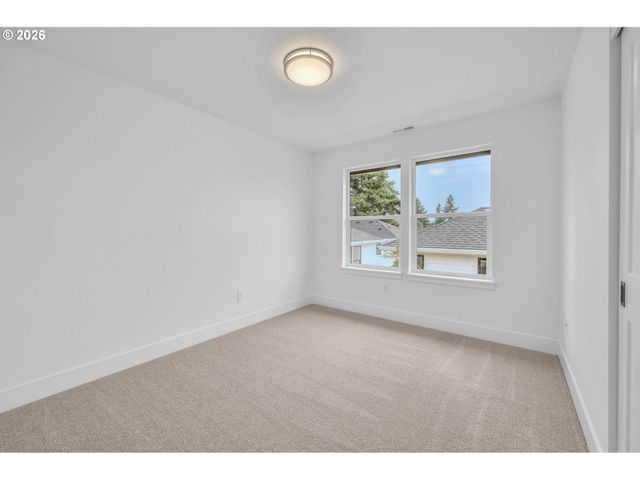 6491 Se RAMONA St A, Portland, OR 97206