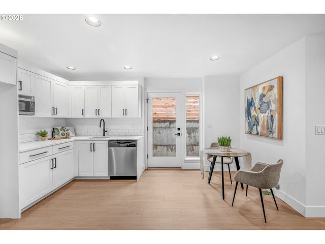 6491 Se RAMONA St A, Portland, OR 97206