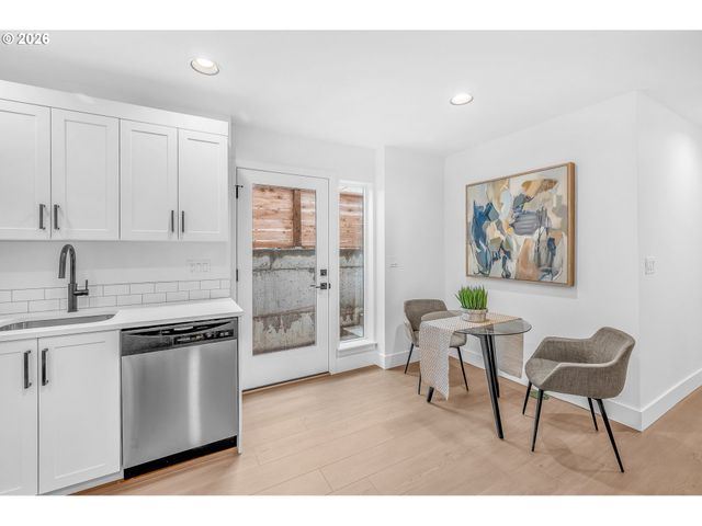 6491 Se RAMONA St A, Portland, OR 97206