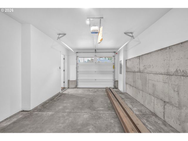 6491 Se RAMONA St A, Portland, OR 97206