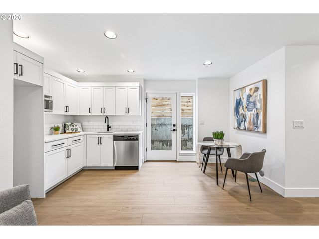 6491 Se RAMONA St A, Portland, OR 97206