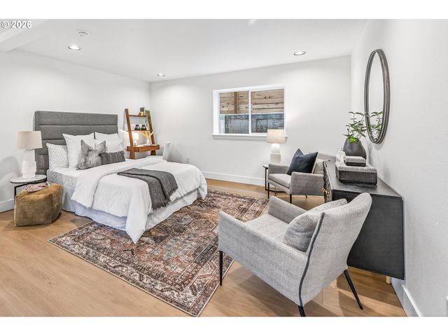 6491 Se RAMONA St A, Portland, OR 97206