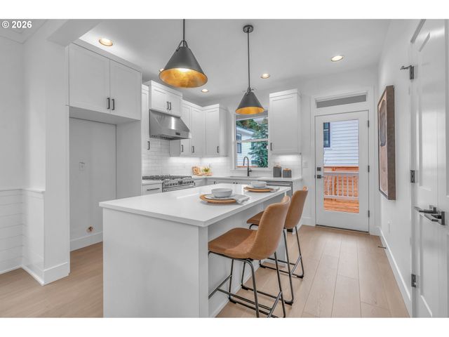 6491 Se RAMONA St A, Portland, OR 97206