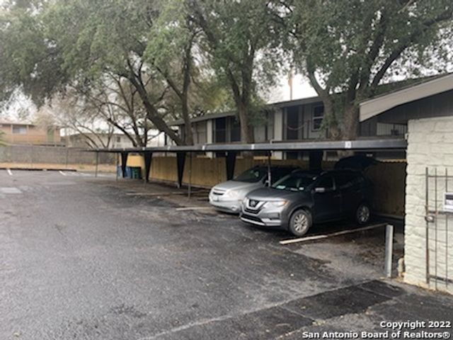 520 Gentleman Rd Apt 4, Balcones Heights, TX 78201