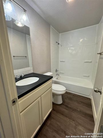 520 Gentleman Rd Apt 4, Balcones Heights, TX 78201