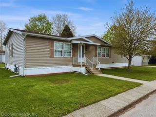 3333 Ravenswood Road 61, Marysville, MI 48040