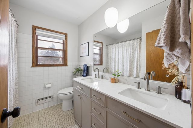 4355 Adair Avenue N, Crystal, MN 55422