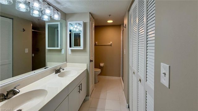 9640 Victoria LN 107, Naples, FL 34109