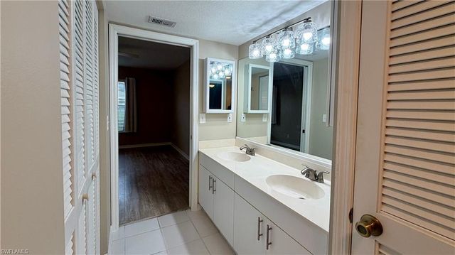 9640 Victoria LN 107, Naples, FL 34109