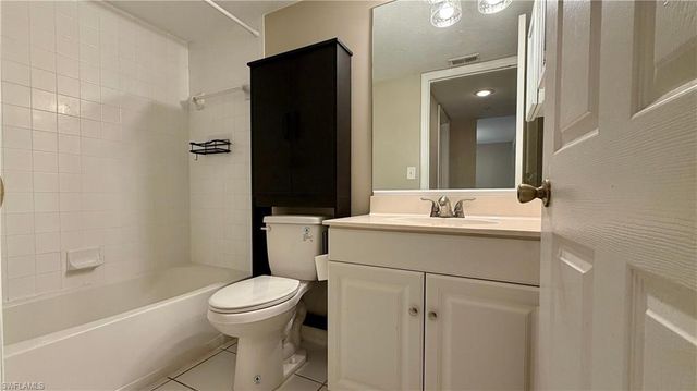 9640 Victoria LN 107, Naples, FL 34109