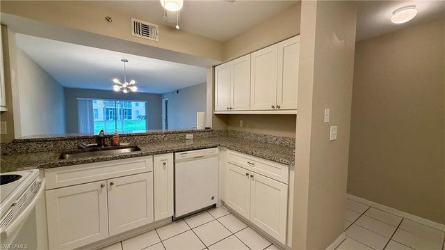 9640 Victoria LN 107, Naples, FL 34109