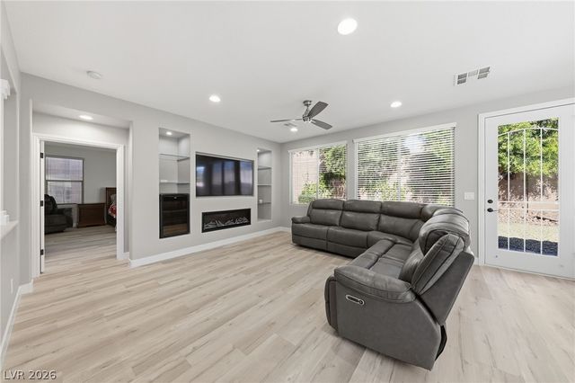 10310 Glacier Mist Avenue, Las Vegas, NV 89149