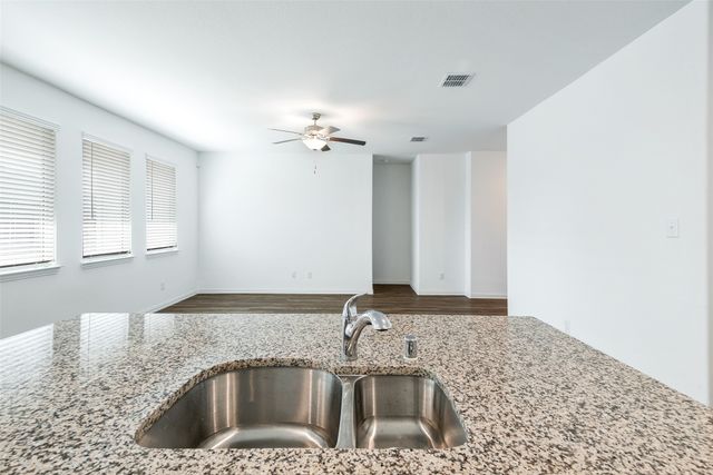 537 Robinson Way, Fate, TX 75189