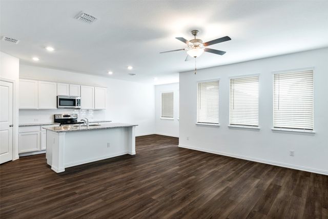 537 Robinson Way, Fate, TX 75189