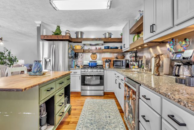 6549 Dynasty Dr, Murfreesboro, TN 37128