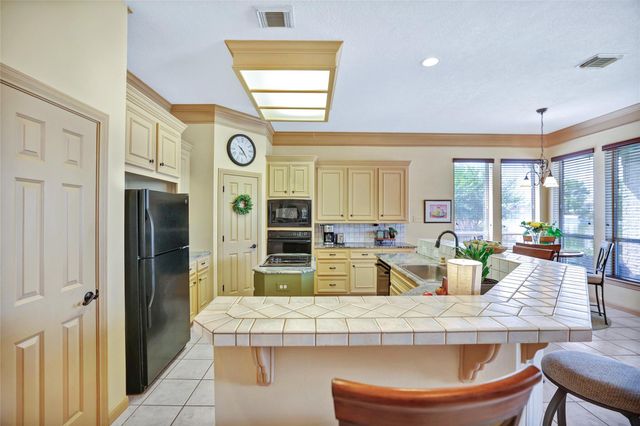 13673 Lakeside Place Drive, Willis, TX 77318