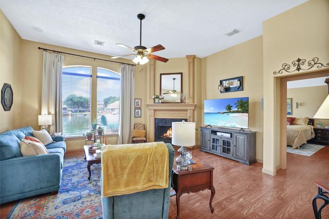 13673 Lakeside Place Drive, Willis, TX 77318