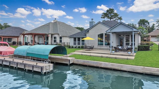 13673 Lakeside Place Drive, Willis, TX 77318