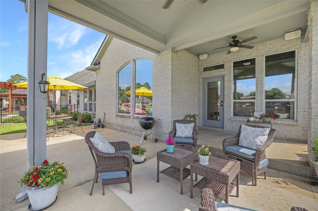 13673 Lakeside Place Drive, Willis, TX 77318