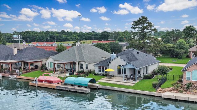 13673 Lakeside Place Drive, Willis, TX 77318