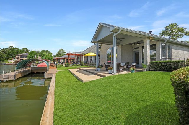 13673 Lakeside Place Drive, Willis, TX 77318