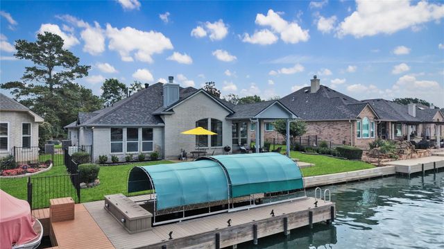13673 Lakeside Place Drive, Willis, TX 77318