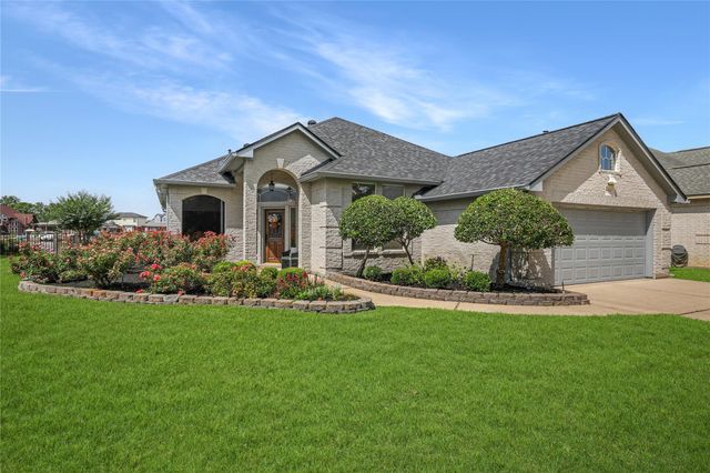 13673 Lakeside Place Drive, Willis, TX 77318