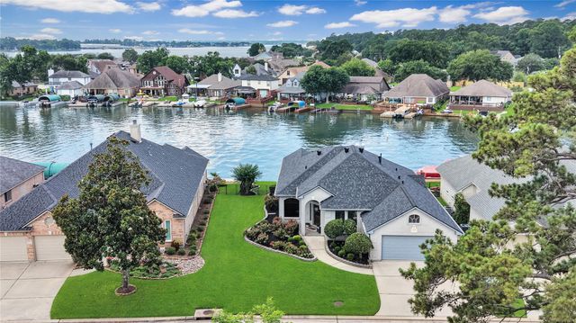 13673 Lakeside Place Drive, Willis, TX 77318
