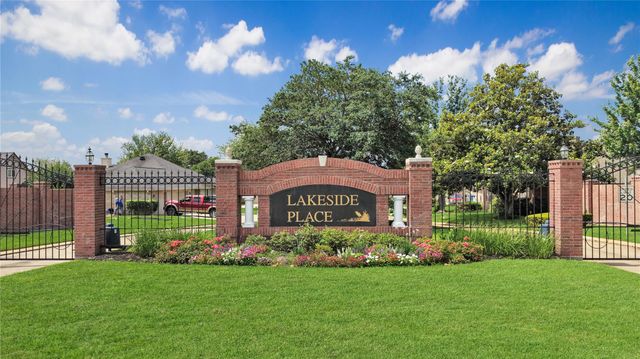 13673 Lakeside Place Drive, Willis, TX 77318