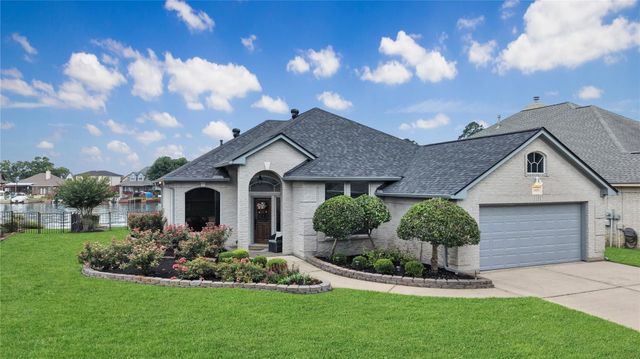 13673 Lakeside Place Drive, Willis, TX 77318