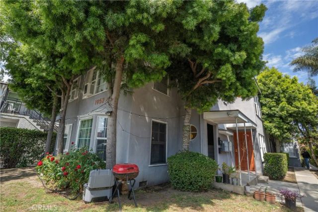 1952 Pine, Long Beach, CA 90806
