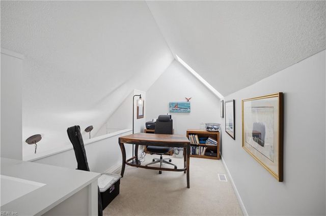 696 Mowbray Arch Apt 560, Norfolk, VA 23507