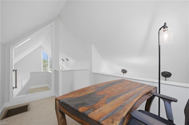 696 Mowbray Arch Apt 560, Norfolk, VA 23507