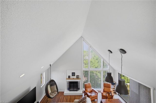 696 Mowbray Arch Apt 560, Norfolk, VA 23507