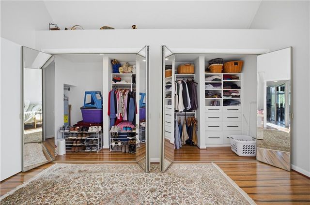 696 Mowbray Arch Apt 560, Norfolk, VA 23507