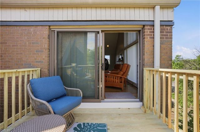 696 Mowbray Arch Apt 560, Norfolk, VA 23507